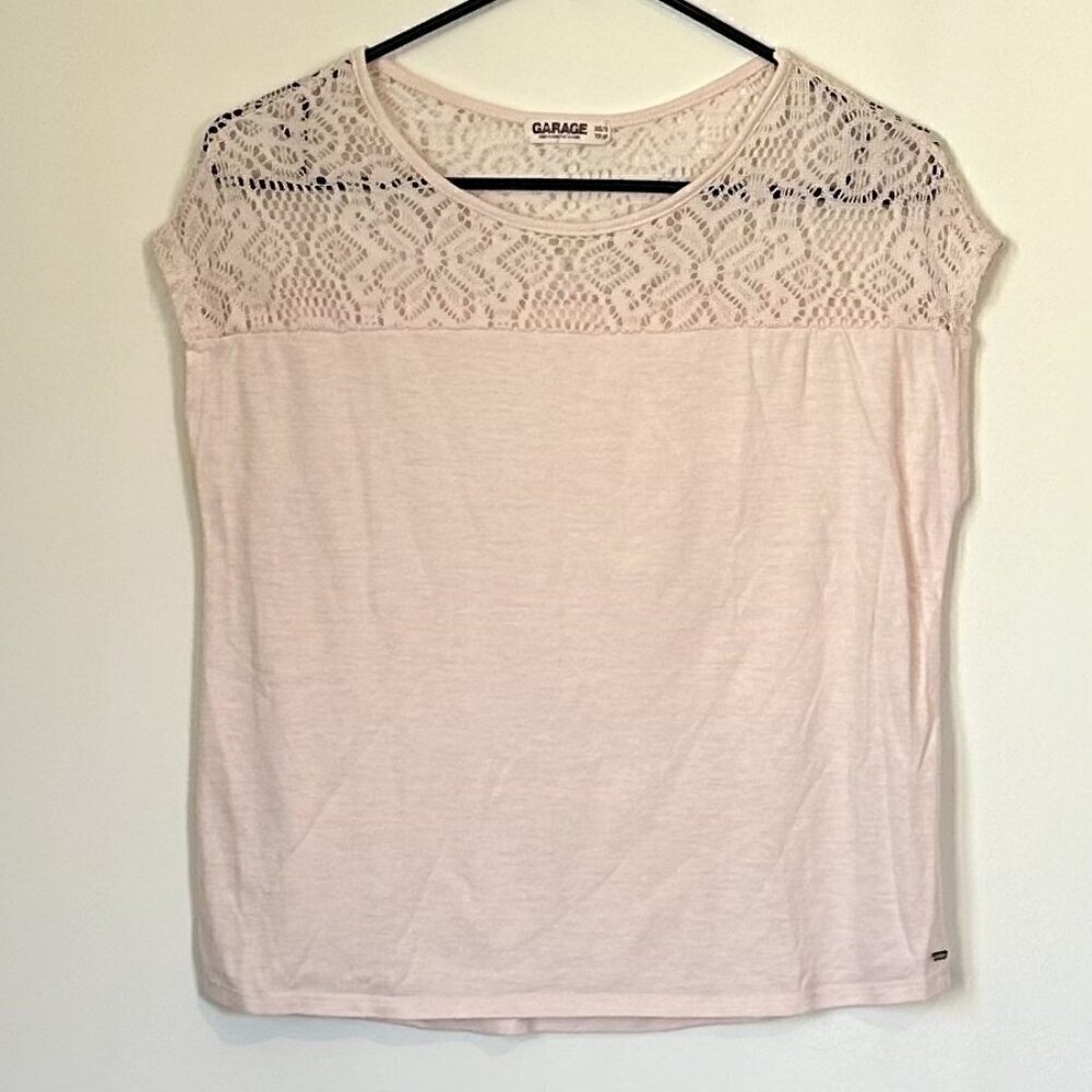 Garage Lightweight Dusty Light Pink Lace Shoulder Top - Size: XS